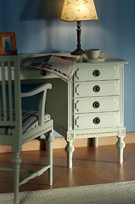 Kustavilainen kirjoituspöytä 145