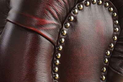 Chesterfield kulmasohva 2+K+3 rub off punainen vuodemekanismilla