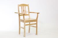 Senior tuoli kahvoilla ja pyörillä lakattu koivu