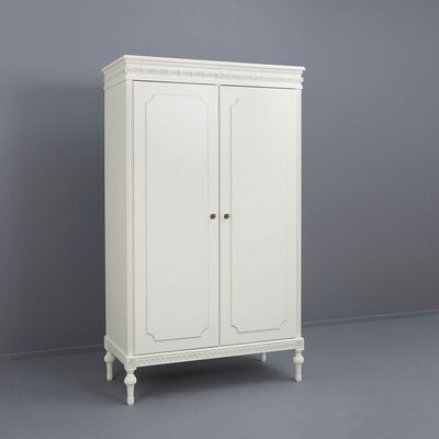 Kustavilainen vaatekaappi 147