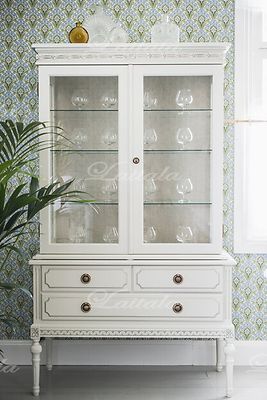 Kustavilainen hopeakaappi 130