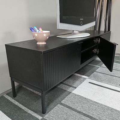 Siera viihdetaso musta