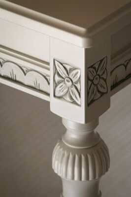 Kustavilainen sohvapöytä 115 kantikas