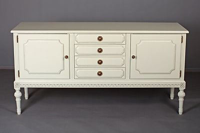 Kustavilainen astiakaappi 132