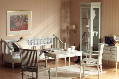 Kustavilainen sohvapöytä 115 kantikas