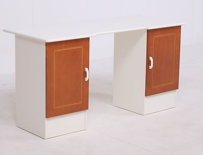 Niko kirjoituspöytä 2-osainen ovikaapeilla